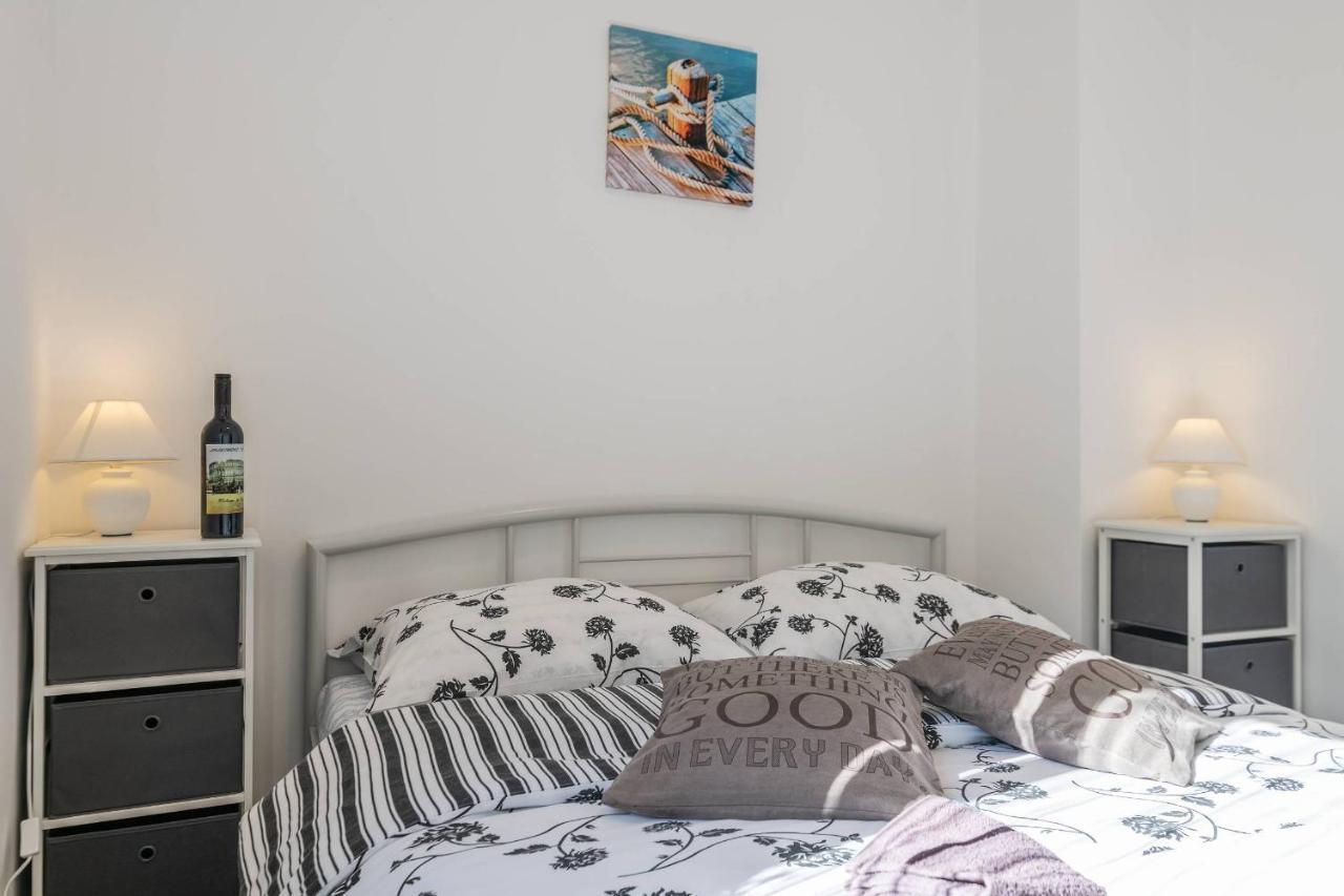 Apartment Petra พูลา ภายนอก รูปภาพ